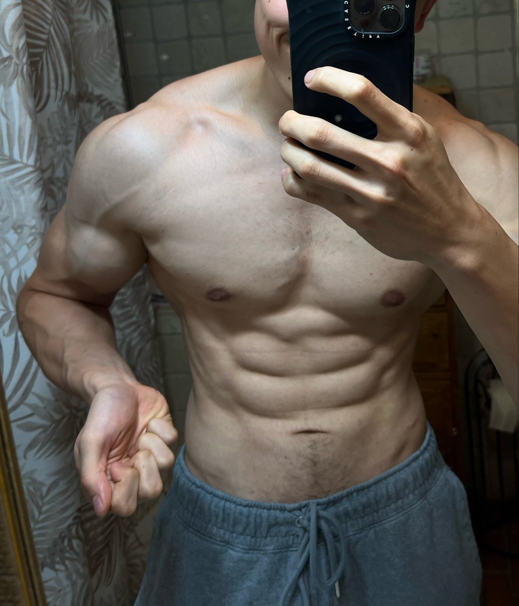 MasterKevMuscle's tweet photo. Pay to goon to my perfect abs losers 🫰 https://t.co/CTGnpN9mb3
