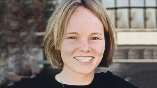 TheUnsolvedHub's tweet photo. On March 9, 2000, 23 year old Leah Roberts walked away from her life in Durham, North Carolina.

She'd been through more than most people her age. She lost her mom in college, then her dad. She survived a serious car crash. And just months short of finishing her degree, she dropped out.

That morning she left her roommate a note and enough cash to cover a month of rent and bills. She packed her clothes, her guitar, and her kitten Bea into her white Jeep Cherokee.

She didn't tell anyone where she was going.

She was a big fan of Jack Kerouac. She drove west.

Four days later she was in Bellingham, Washington. On the afternoon of March 13, two men remembered talking to her at a restaurant in the local mall. She bought a ticket to see American Beauty.

After that, her bank account went silent.

On March 18, a couple out jogging on a remote logging road in the North Cascades looked down a steep embankment and saw a wrecked white Jeep in the trees below.

Leah wasn't there.

Her things were scattered around it. Her checkbook. Her guitar. Her passport. Some of the broken windows had been covered with towels and clothes, like someone had been using it for shelter.

Her kitten's carrier was inside. It was empty.

Then it got stranger.

Investigators concluded that no one was even in the Jeep when it went over the edge. The crash may have been staged.

And tucked under the floor mat, they found her late mother's diamond engagement ring. Her family said it was the most precious thing she owned.

The FBI took over the case. Witnesses claimed sightings. Nothing panned out.

26 years later, Leah Roberts has never been found. Neither has Bea.

Who sent that Jeep over the edge?