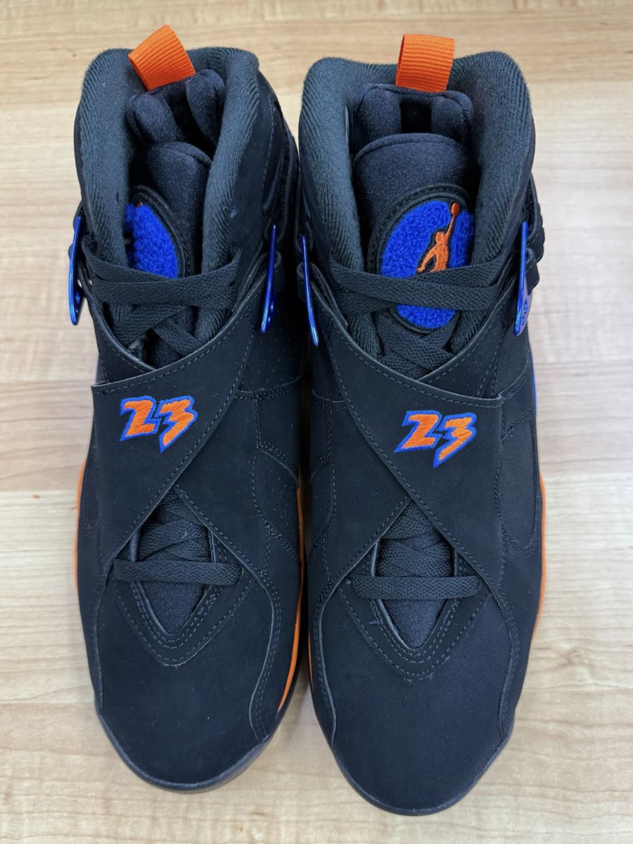 zSneakerHeadz's tweet photo. IN-HAND LOOK: Air Jordan 8 “Knicks” 💙🧡🏆
Releasing on December 24. https://t.co/H3InVgxH2o