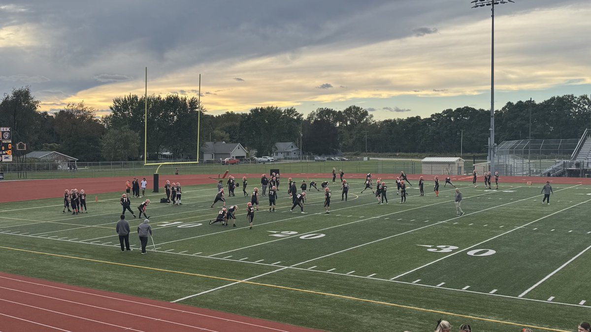 scarpi22i's tweet photo. Homecoming tonight. Let's ride #HCBeTheOne https://t.co/ULWXYilTPl