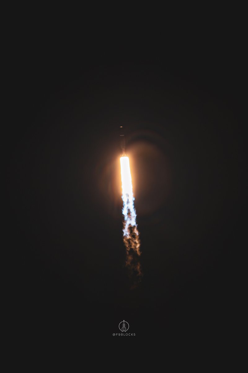 F9Block5's tweet photo. More Falcon Heavy from last night https://t.co/aJBQHx85yo