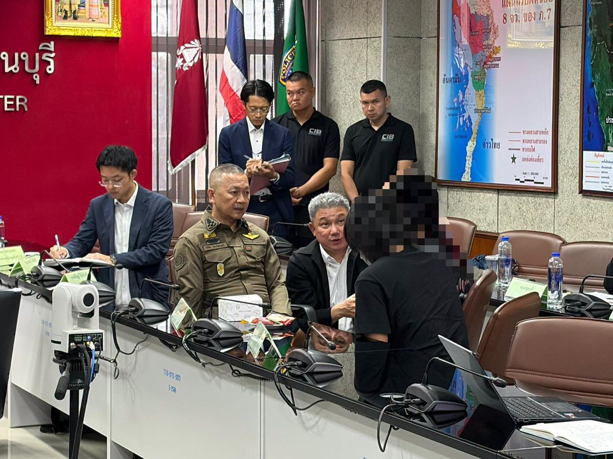 xavixavi592705's tweet photo. 日本人2人が、タイで数日働くだけの航空券と宿泊費タダのいい仕事アルヨ広告をSNSで見つけて応募
↓
渡航キャンセルを申し出る
↓
殺すぞ！と脅されやむを得ずタイへ
↓
ミャンマーの園区へ連行され警官に成りすまし詐欺
↓
��を見て家族と政府機関にSOS
↓
救出される
https://t.co/lsyUtutGxq https://t.co/XjaUV5MXyA