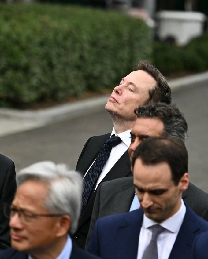 CEODogefx's tweet photo. Be honest

what was your first thought when you saw Elon like this? https://t.co/dtzxWtsZed