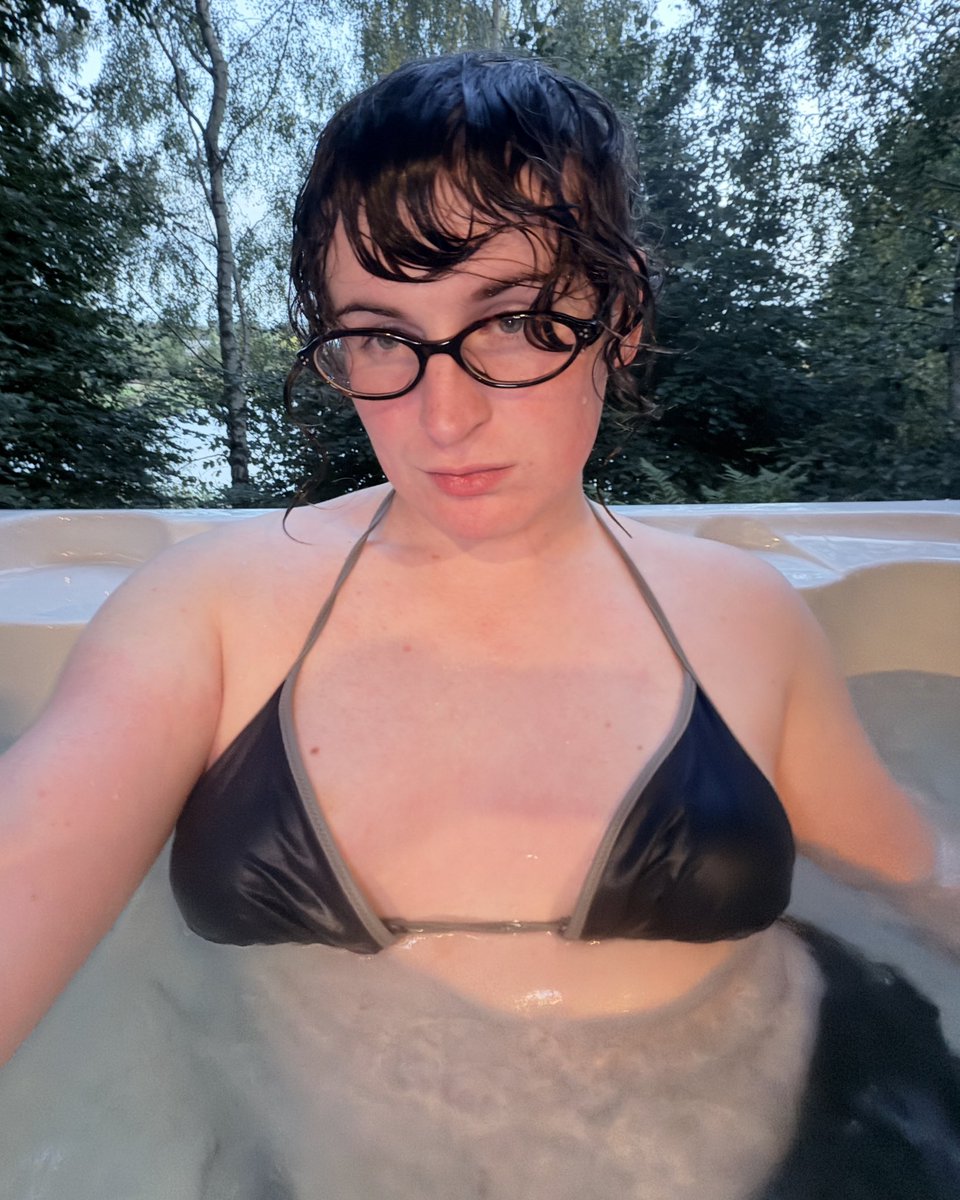 bgettingthere's tweet photo. lots of hot-tub images this weekend https://t.co/sXcOuCy7iN