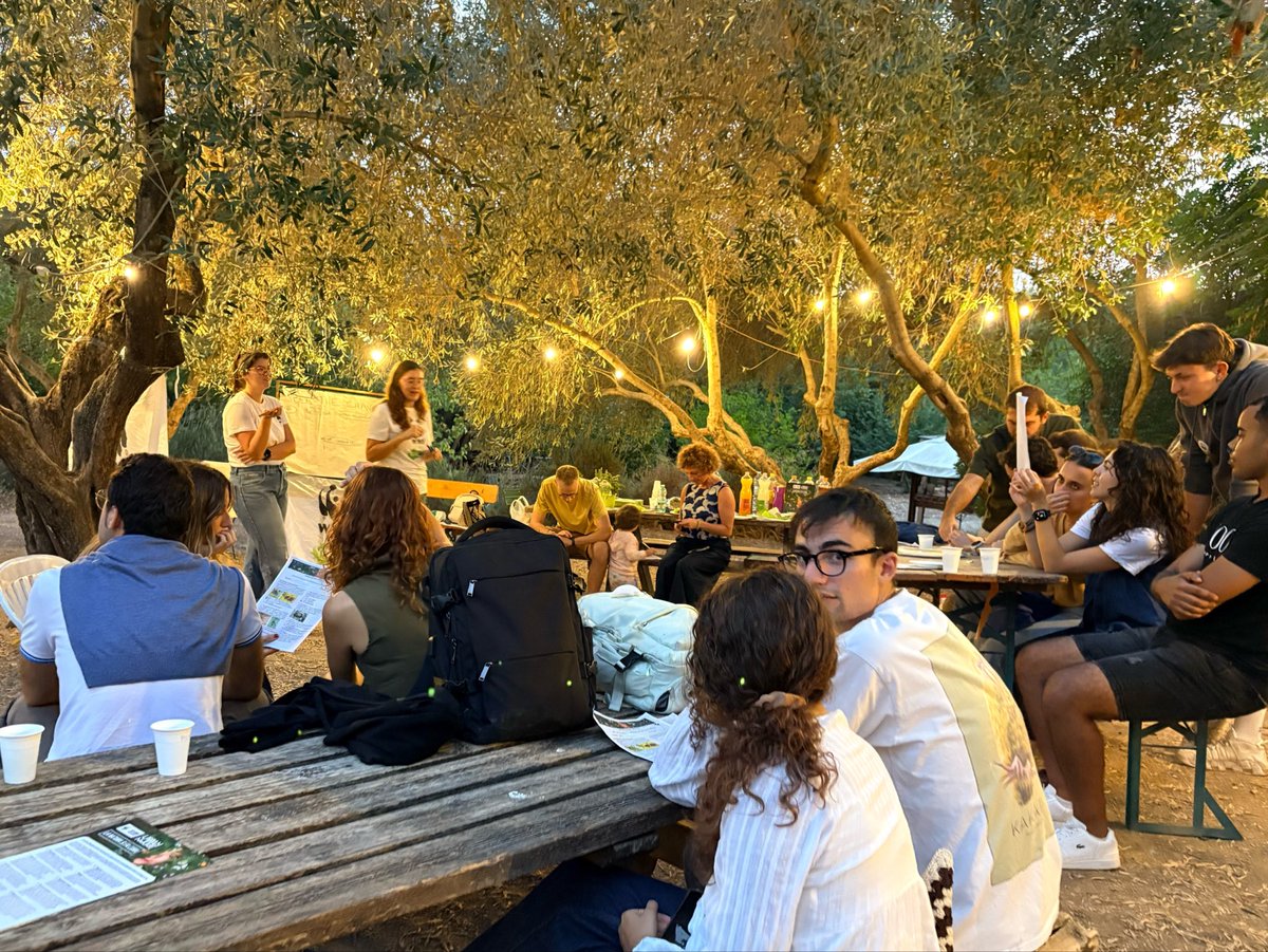 WWFitalia's tweet photo. Ieri sera l’APEriQuiz “Bee the Change” 🐝 di @WWF_YOUng a #Roma per scoprire tante curiosità sul mondo degli impollinatori 🦋

#UrbanNature2026 continua oggi e domani: eventi e oltre 100 piazze in Italia dove conoscere e sostenere gli spazi natura #WWF 
👉🏼https://t.co/vZsqAZKKld https://t.co/4xHDHHkxPF