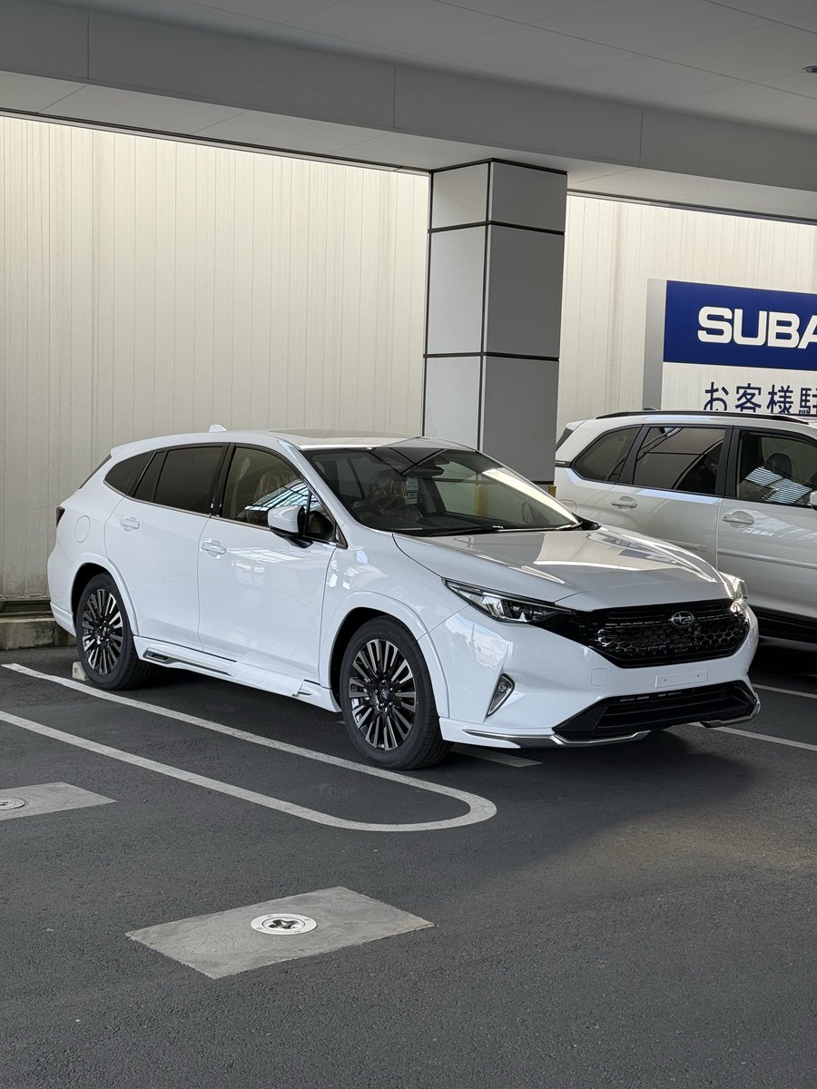 WR_BLUE_LEVORG's tweet photo. これ、この仕様ですよ!
かっこいい〜
※ ウォーキング中に敷地外より
#LAYBACK #SHEV #レイバック #VNF #FB25 #レヴォーグ #LEVORG #SUBARU #スバル #プレミアムアーバンパッケージ #セラミックホワイト https://t.co/0TcwGanHLT