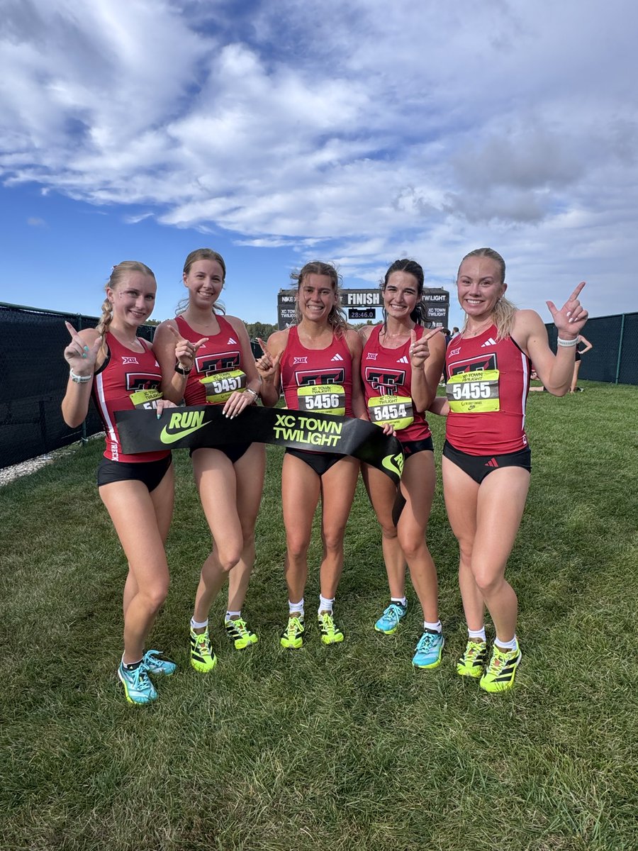 CoachJonMurray's tweet photo. Lily Mather for the win and second for the team. #awesome #greateffort https://t.co/U8iiDrbOSY