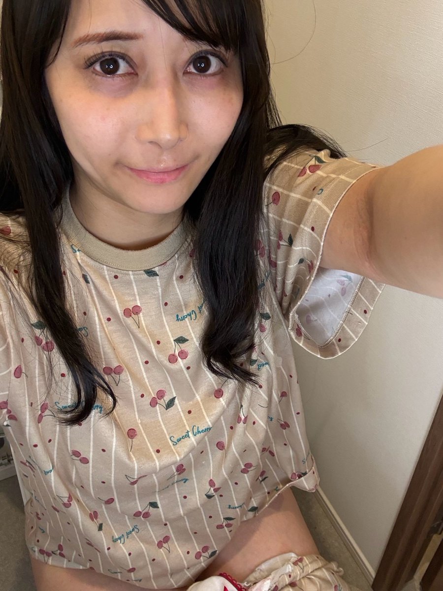 kkk_iu7's tweet photo. 職場でお腹が冷えて、うんち💩我慢できなくなってすかしっ屁したの😭

出す前にあ、これ絶対身が出て臭いやつ…って思ったんだけどもう遅くて案の定めっちゃ臭かったし、身もでた💩😭😭 https://t.co/u1XUplFtPU