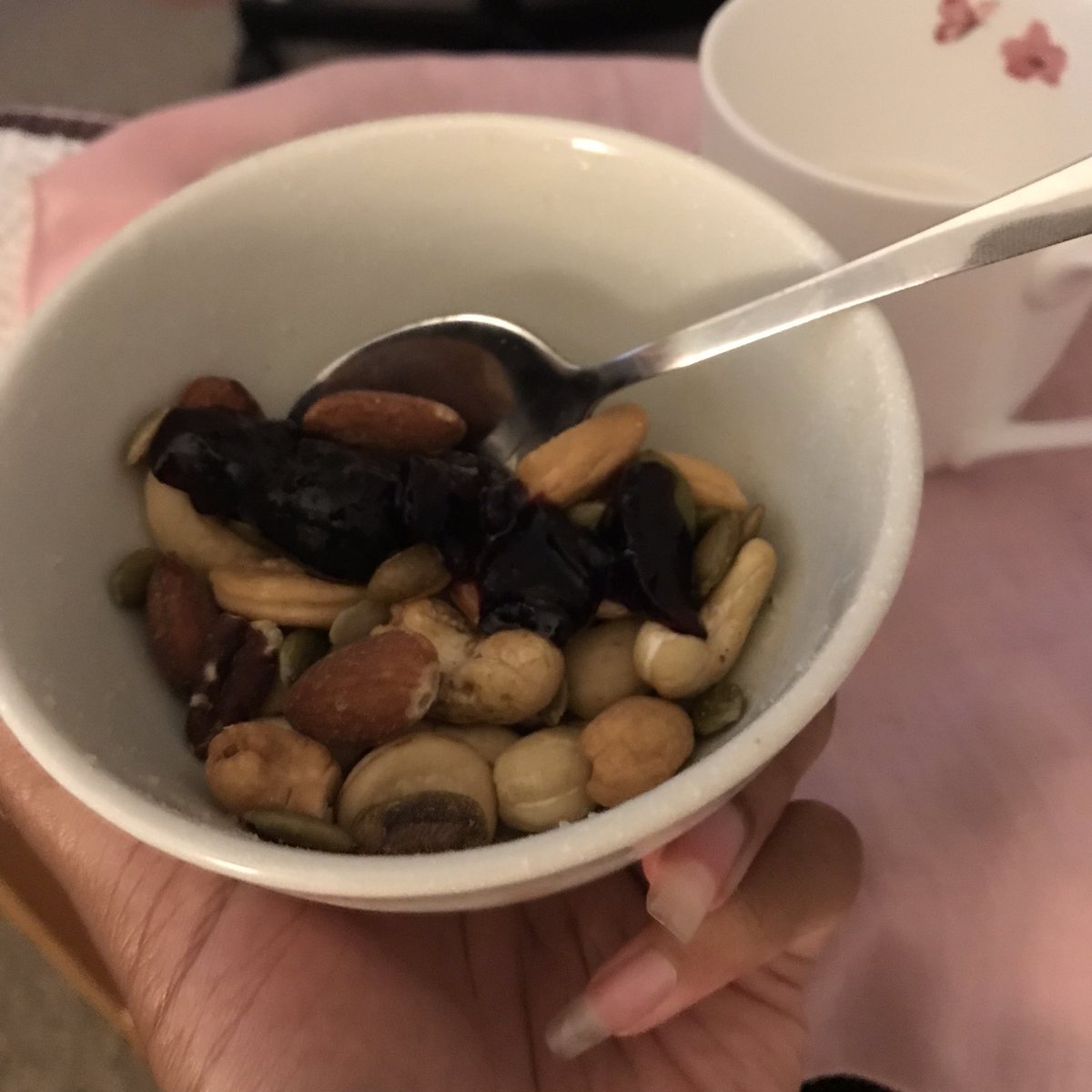 meaganthestrawb's tweet photo. raw cashews, roasted mixed nuts and sunflower seeds and blueberry jelly w a little bit of salt🥰 #healthydessert tastes like blueberry pie🙈 https://t.co/UMT5ZnFtxE