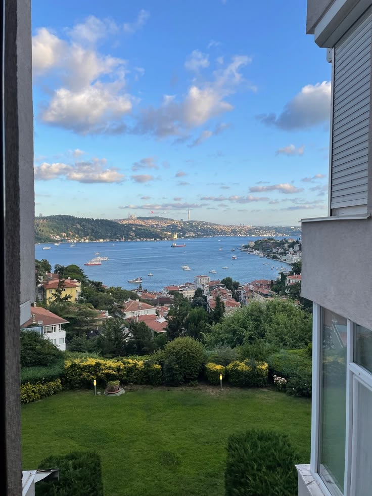 greenvibe's tweet photo. Istanbul from the window. https://t.co/e30qjolNCq