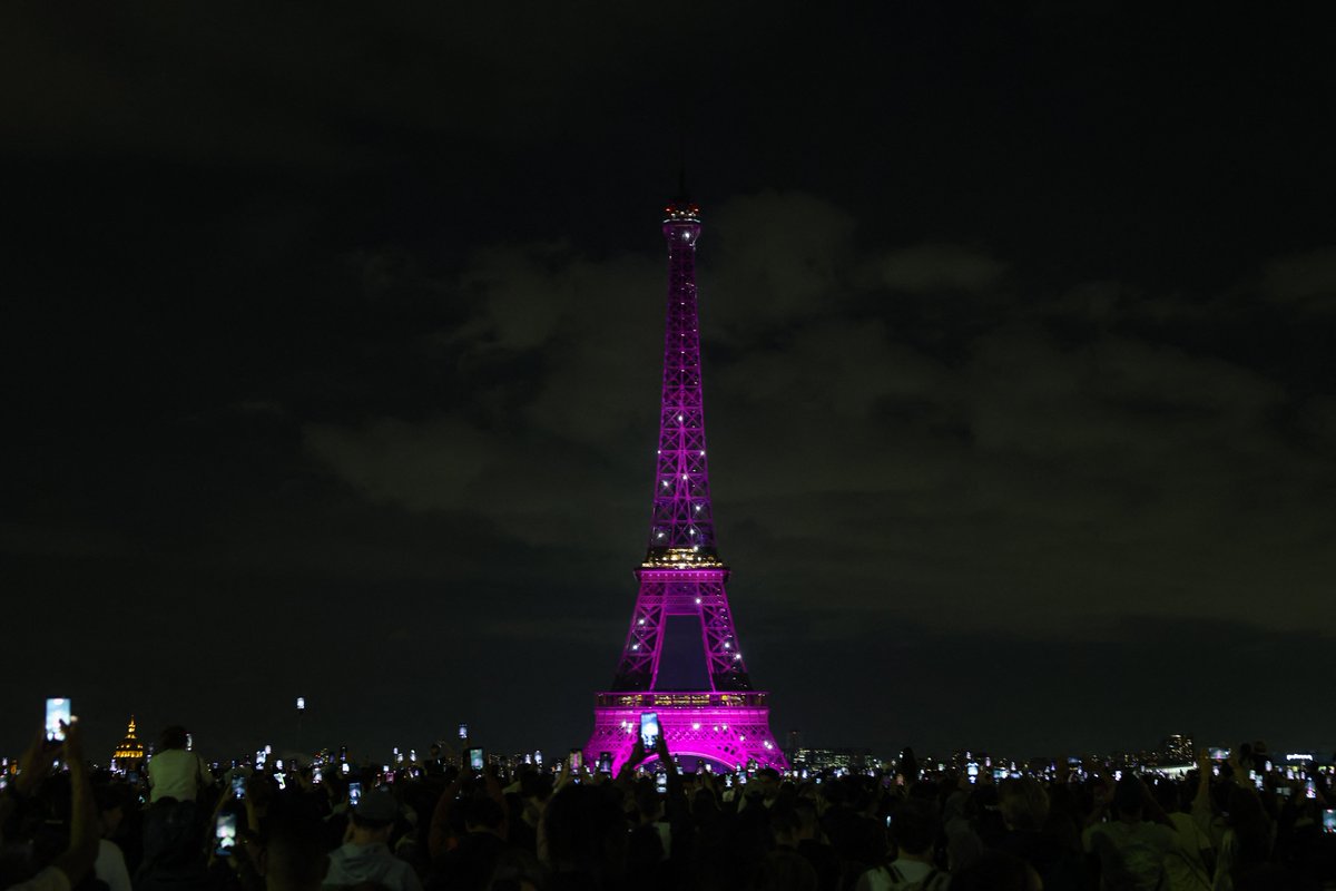 Complex's tweet photo. Every year, the world lights up pink for October's Breast Cancer Awareness Month

📸:Getty https://t.co/2t5gpVF3gC