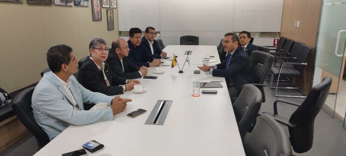 UTMManabi's tweet photo. 🌏🇰🇷 Agenda Académica Asia 2026

En Corea del Sur, la delegación UTM presentó ante la Embajada del Ecuador una iniciativa de IA aplicada a la salud y, en Myongji College, conoció experiencias de cooperación, fabricación digital y fortalecimiento de capacidades tecnológicas. https://t.co/jXPcWRfplt