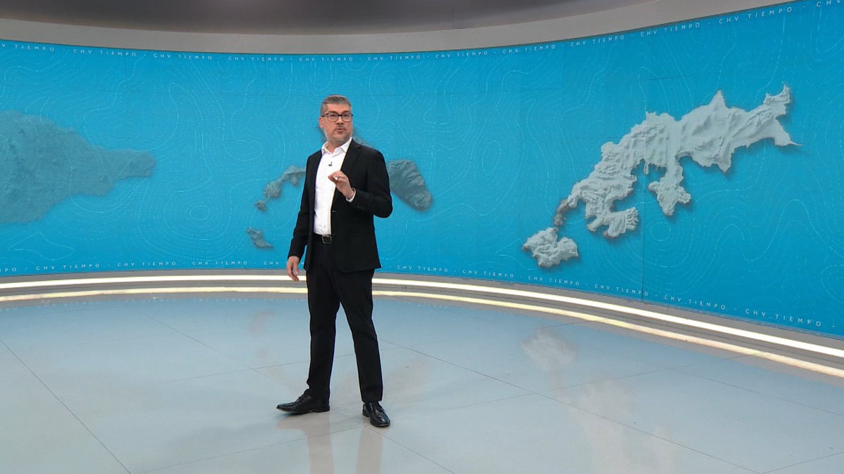 chilevision's tweet photo. #CHVTiempo | Nublado pero caluroso: Eduardo Sáez anticipa máximas por sobre los 20 °C para este sábado 3 de octubre ➡️ https://t.co/2i6HYPX7Ig https://t.co/KF6OlC7ee6