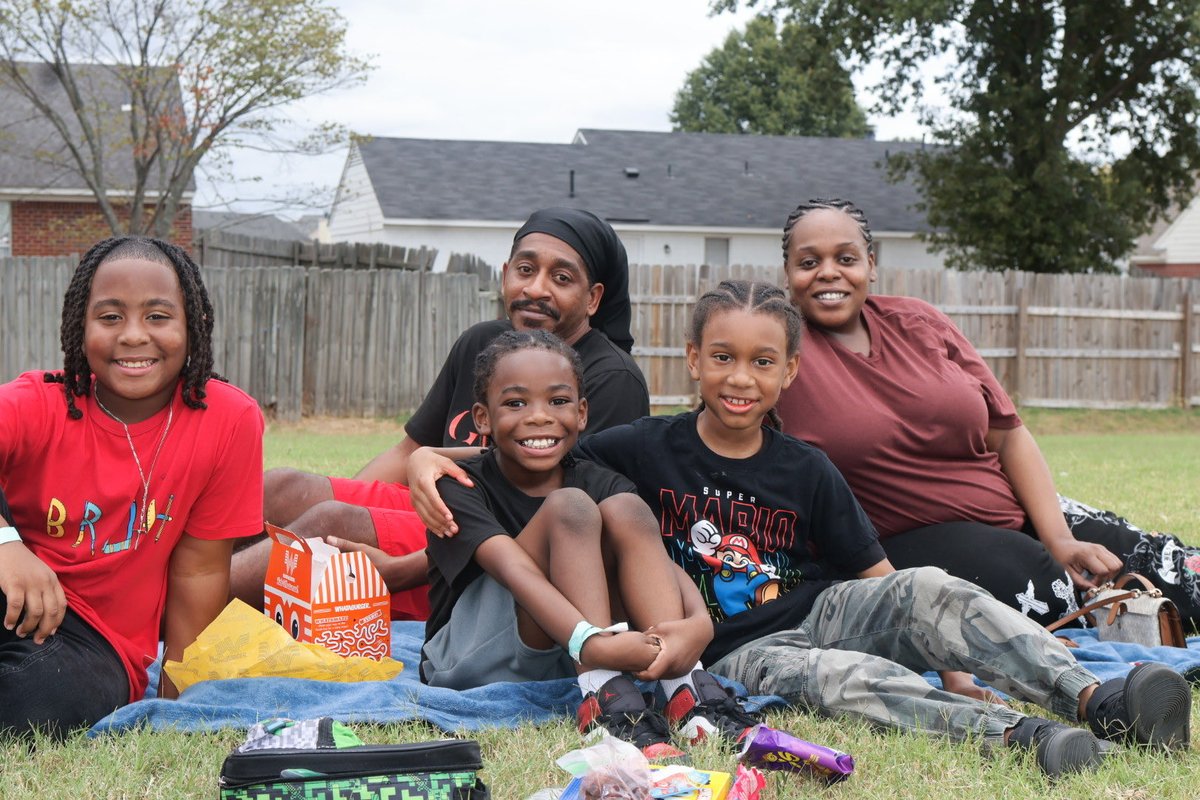 DCSeNews's tweet photo. Family, fun, and unforgettable smiles! Horn Lake Intermediate School families came together to celebrate, connect, and create joyful memories that will last a lifetime! Family picnics are the best! 🥰☀️ @TweetDCS_HLI #TeamDCS #BeTheStandard https://t.co/X2krzhs8Q1