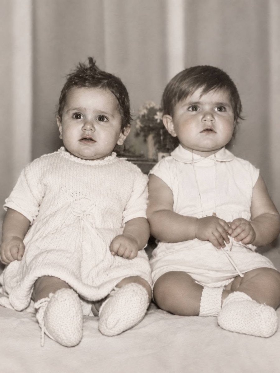 6_evi4's tweet photo. Η Αλίκη μου..
14 Νοεμβρίου 1969 - 30 Σεπτεμβρίου 2026
Ξ - Αδελφές δεμένες,  με ασπρόμαυρες κι έγχρωμες στιγμές.  Η ζωή διάλεξε για σένα μια άνιση μάχη. Την έδωσες με απόλυτη αξιοπρέπεια και τίτλους τέλους " Η Αλίκη στη Χώρα του Παραδείσου"... https://t.co/Kx8Vsbelq7