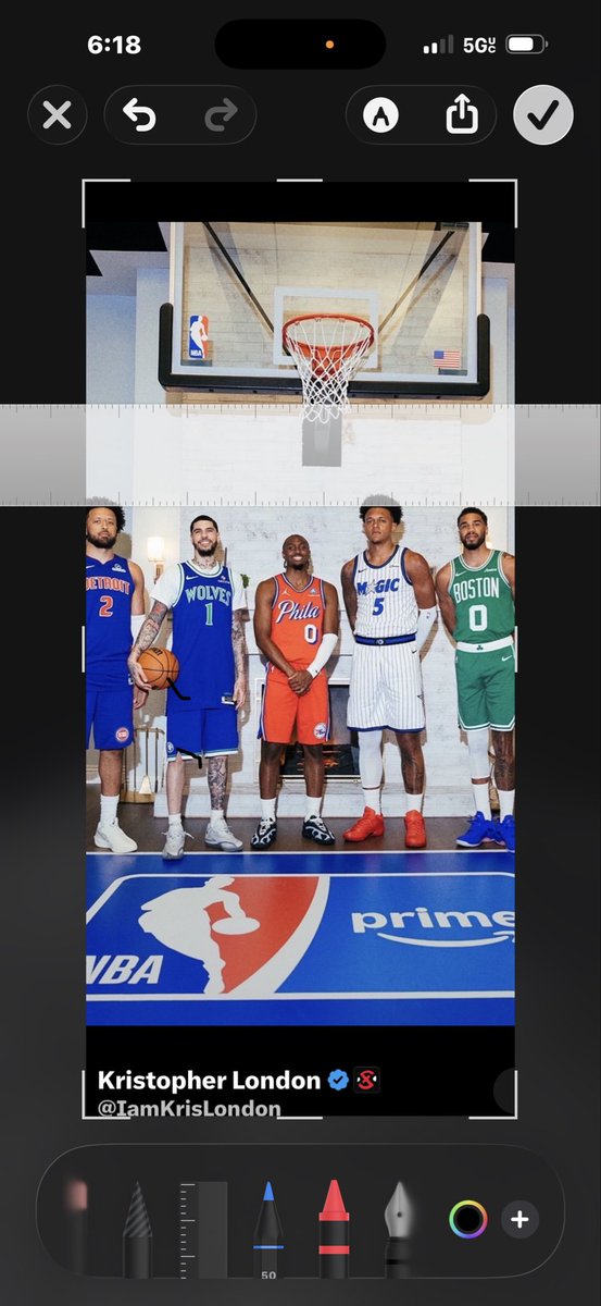 Bronfcleader's tweet photo. @damarian_smith @notprime2real @IamKrisLondon So are we just going to lie? Like wtf ik im not tripping😭 https://t.co/hdw4K9Bbph