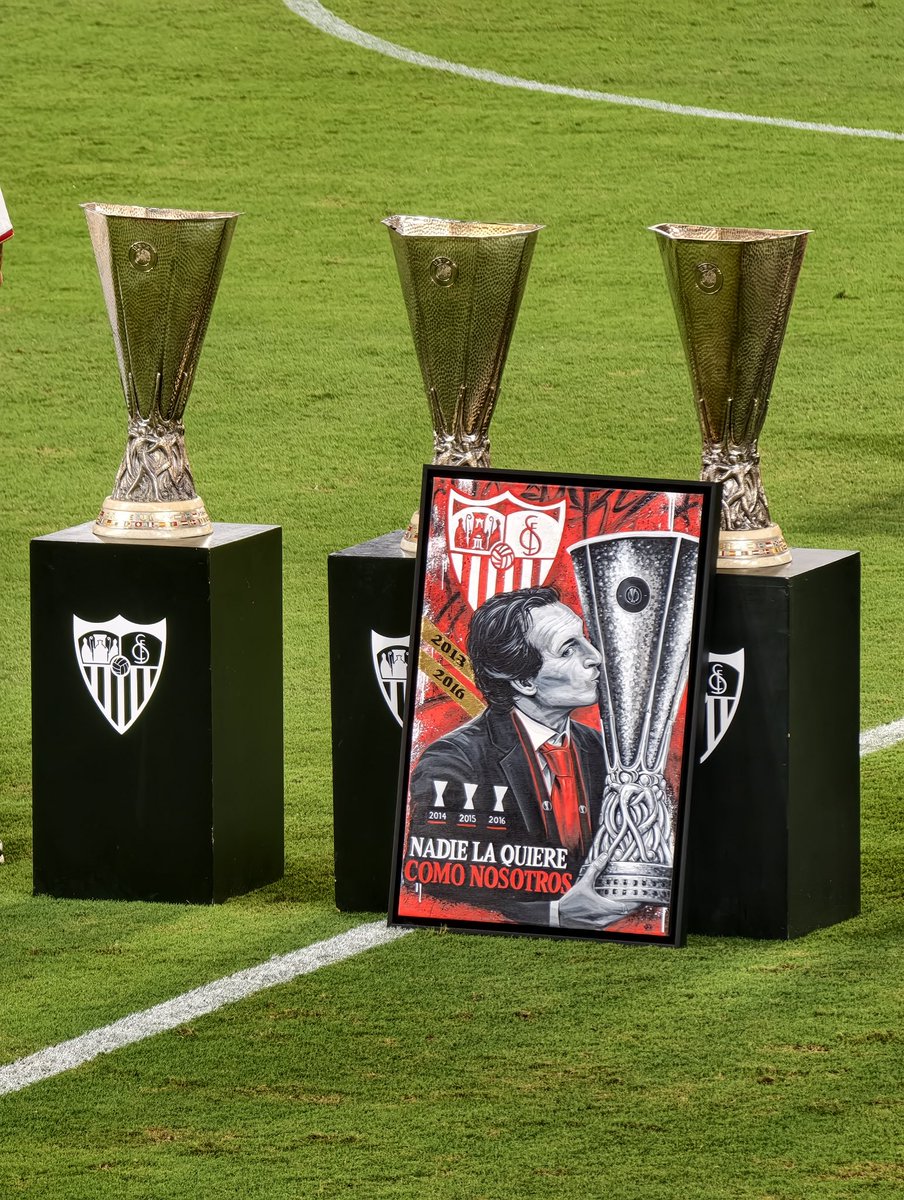 KatoArt2's tweet photo. Segundo cuadro de esta semana, esta vez para una leyenda del Sevilla, Unay Emery.Ha sido muy emocionante ver como Navas le ha entregado el cuadro que he realizado en el campo. Espero que le haya gustado! Muchas gracias a todo el que lo está compartiendo!
#emery #sevillafc #cuadro https://t.co/05hy8f9VLc