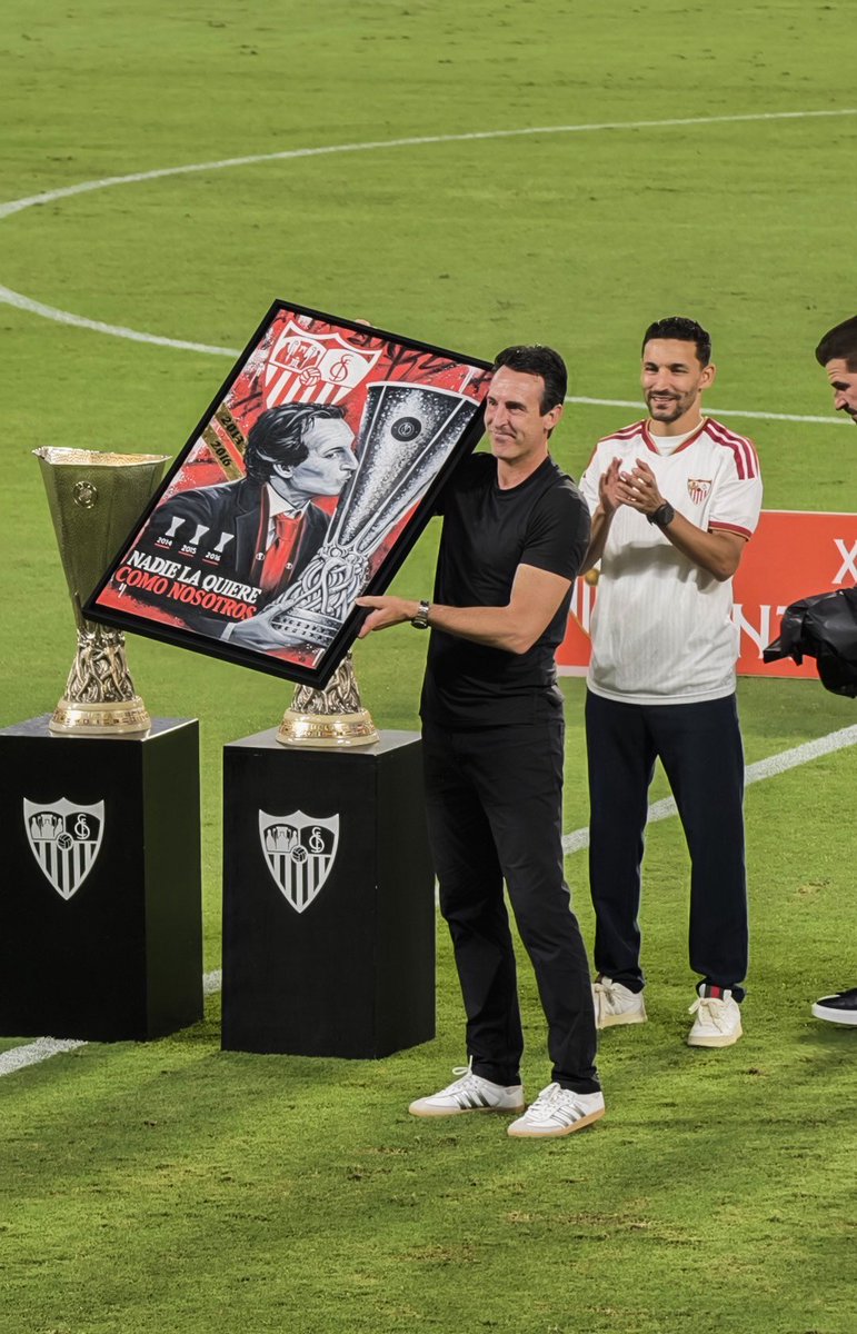 KatoArt2's tweet photo. Segundo cuadro de esta semana, esta vez para una leyenda del Sevilla, Unay Emery.Ha sido muy emocionante ver como Navas le ha entregado el cuadro que he realizado en el campo. Espero que le haya gustado! Muchas gracias a todo el que lo está compartiendo!
#emery #sevillafc #cuadro https://t.co/05hy8f9VLc