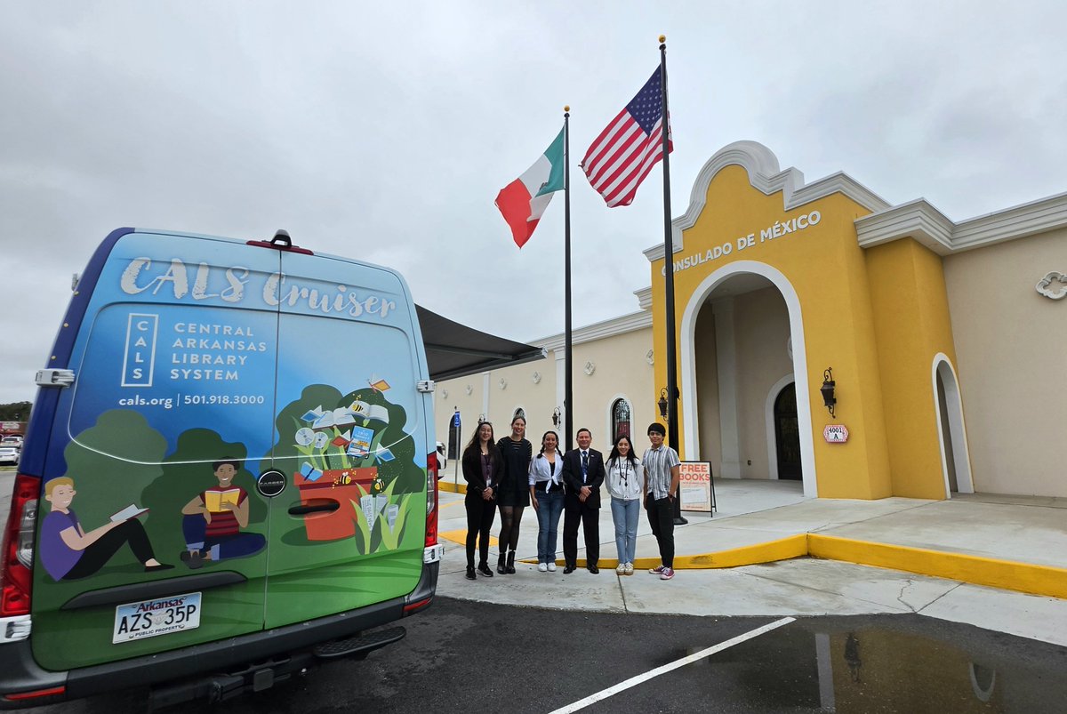 ConsulMexLir's tweet photo. ¡Hoy recibimos a la biblioteca móvil de @CALSlib! 🚌📚 Familias de nuestra comunidad disfrutaron de actividades para niñas y niños y tramitaron su tarjeta para acceder a todos los servicios bilingües. ¡Sumando esfuerzos por nuestra gente! 🤝✨ https://t.co/HjBFrqet1n