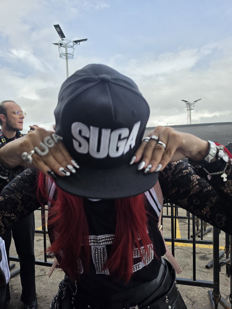 SupportMinKG93's tweet photo. Check out this original Army outfit SUGA DEBUT And with this adorable SUGA poster on one side a sweet photo of yoongi and on the other sideA beautiful phrase" ONLY YOU SUGA" and with shooky and with rings that form the Name  of SUGA SHE IS A QUEEN😍😎🔥 in Bogotá she definitely represents us👑 💗 

~@yoondaech 💗🇨🇴