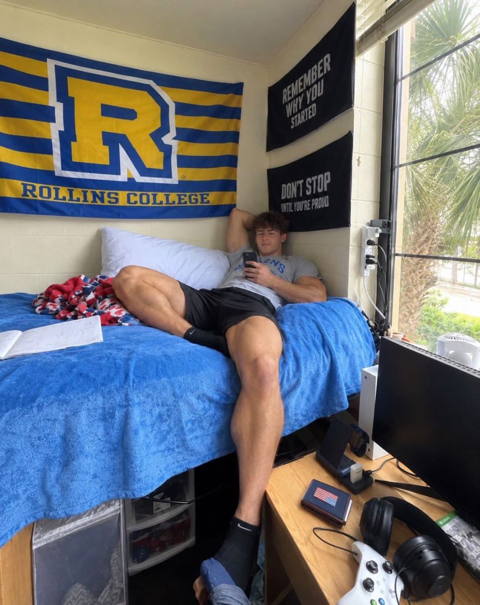 homogoon's tweet photo. POV: Your hot straight roommate is draining a loser faggot online (it’s actually you) https://t.co/dQNhYAOLg8