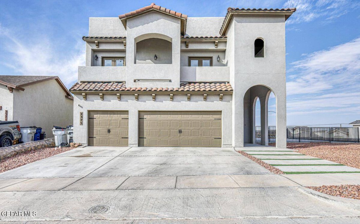 JRod7912's tweet photo. New listing: 2375 ENCHANTED PEAKS, El Paso, TX 79911. 5 beds, 4 baths, 3,403 sq ft with a fireplace. Offered at $4,100. Schedule a showing.
https://t.co/PPwX9VvKyL https://t.co/bEQhmlb2Be