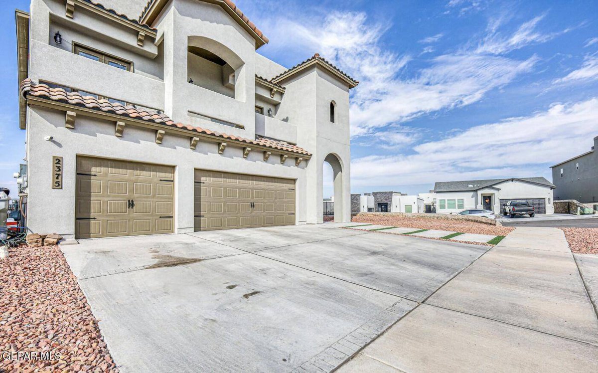 JRod7912's tweet photo. New listing: 2375 ENCHANTED PEAKS, El Paso, TX 79911. 5 beds, 4 baths, 3,403 sq ft with a fireplace. Offered at $4,100. Schedule a showing.
https://t.co/PPwX9VvKyL https://t.co/bEQhmlb2Be