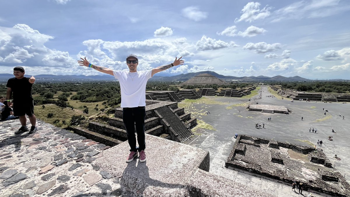 ManuMPena's tweet photo. Teotihuacán https://t.co/2pBfFYU4nY