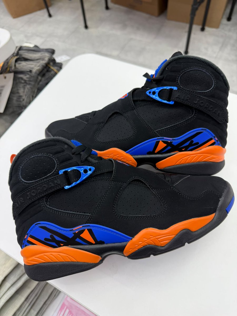 insanesneaker's tweet photo. NEW LOOK: Air Jordan 8 ‘Knicks’ 🟠🔵

• December 24th
• $215 https://t.co/EsacvszN0s