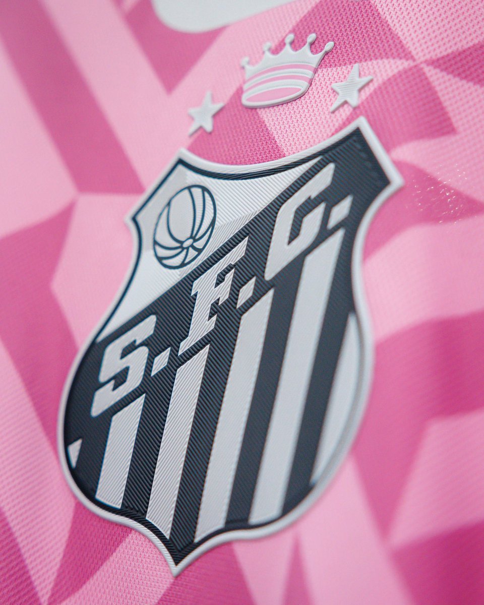 The_Kitsman's tweet photo. Throughout Pink October, Santos will wear the ‘Manto Rosa’ during warm-ups. 🩷 https://t.co/cZINizwxo5