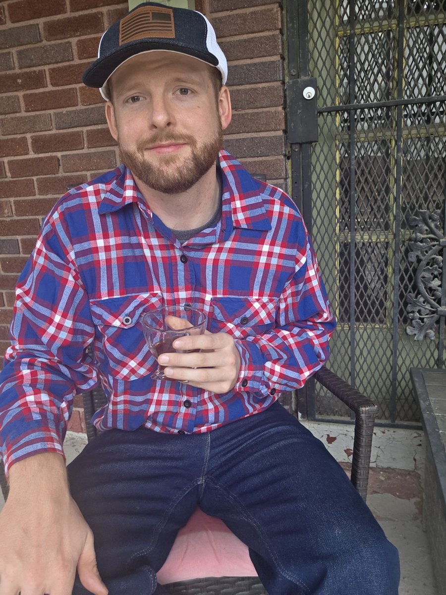 BearingNicolas's tweet photo. Happy October! It's flannel season! https://t.co/QCLJPP3sqZ