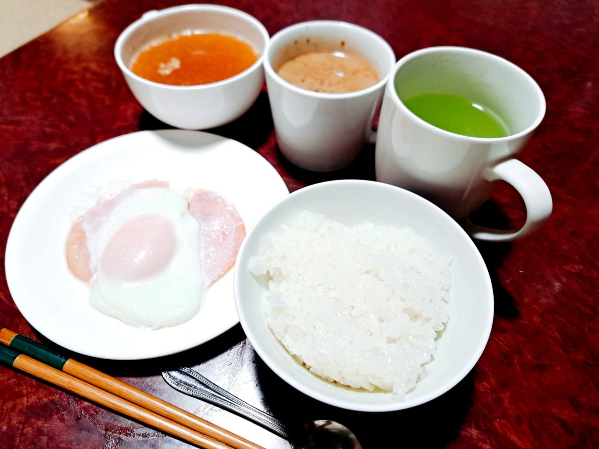 batterfly_nono's tweet photo. おはようございます☀️🙋‍♀️❗
今日の朝ごはんは、ハムエッグ、オニオンスープです😋🍴💕

#朝ごはん
#おうちごはん
#料理好きな人と繋がりたい
#自炊
#X家庭料理部 https://t.co/qkIcMa4A7a