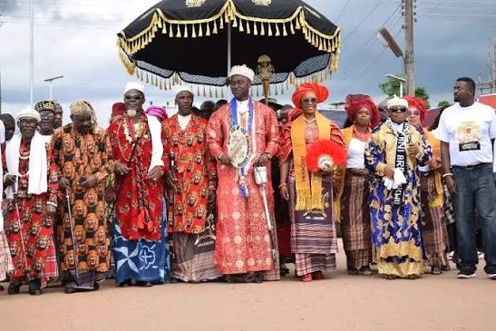 ShellMedicine's tweet photo. 13. Finally, some communities required its men to be a part of specific moral orders in order to hold public office. For Aros and related community, this was Ekpe/Okonko who's members were Maazi. For most Ndiigbo it was Nze na Ozo, who's members were Nze, Ozo or Igwe (the leader) https://t.co/BJAWdmtoKq