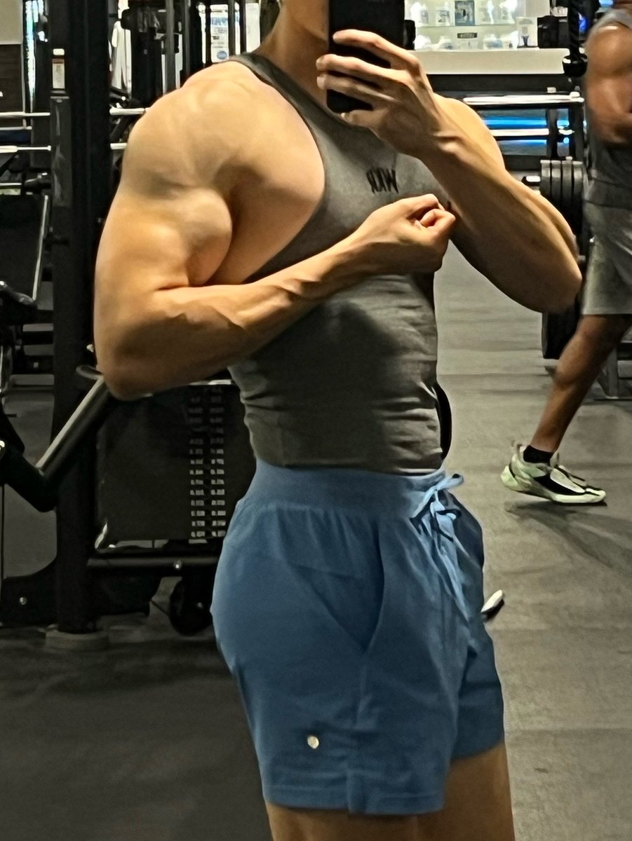 MasterKevMuscle's tweet photo. Left or right losers?

#findom #musclegod https://t.co/SfyTh5UYLh