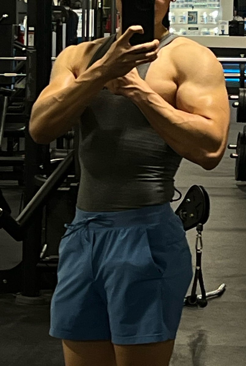 MasterKevMuscle's tweet photo. Left or right losers?

#findom #musclegod https://t.co/SfyTh5UYLh