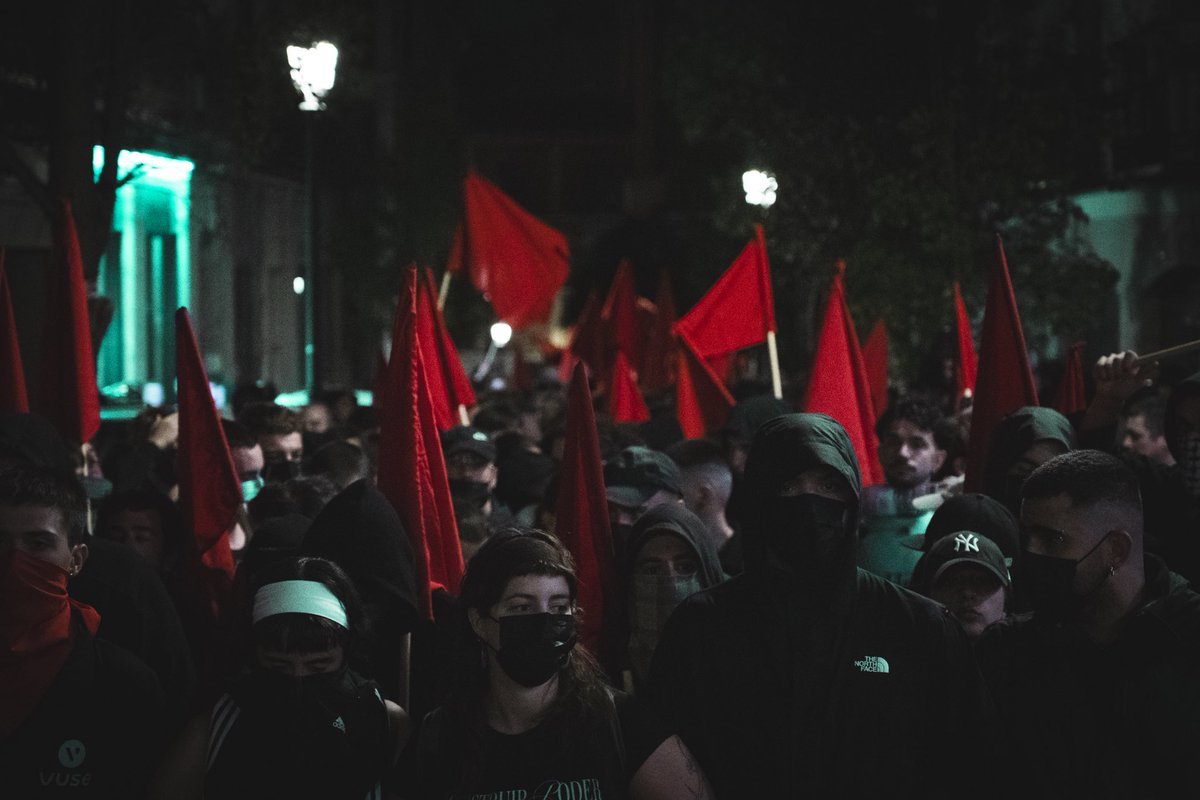 CJSocialista's tweet photo. 🚩 Miles de jóvenes tomamos las calles de Madrid con un mensaje claro:

𝑨𝒄𝒂𝒃𝒆𝒎𝒐𝒔 𝒄𝒐𝒏 𝒆𝒍 𝒓𝒆𝒏𝒕𝒊𝒔𝒎𝒐.
𝑳𝒖𝒄𝒉𝒆𝒎𝒐𝒔 𝒑𝒐𝒓 𝒍𝒂 𝒗𝒊𝒗𝒊𝒆𝒏𝒅𝒂.
𝑳𝒖𝒄𝒉𝒆𝒎𝒐𝒔 𝒑𝒐𝒓 𝒆𝒍 𝒔𝒐𝒄𝒊𝒂𝒍𝒊𝒔𝒎𝒐. https://t.co/CVJxM8Pd57