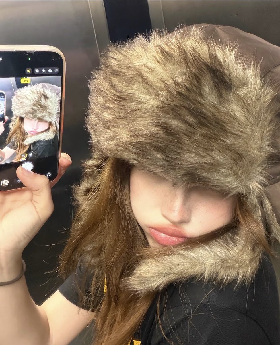 lxcence's tweet photo. the owner x the stealer (ft. katiefeely) <3 https://t.co/m1Qnb2N5bL