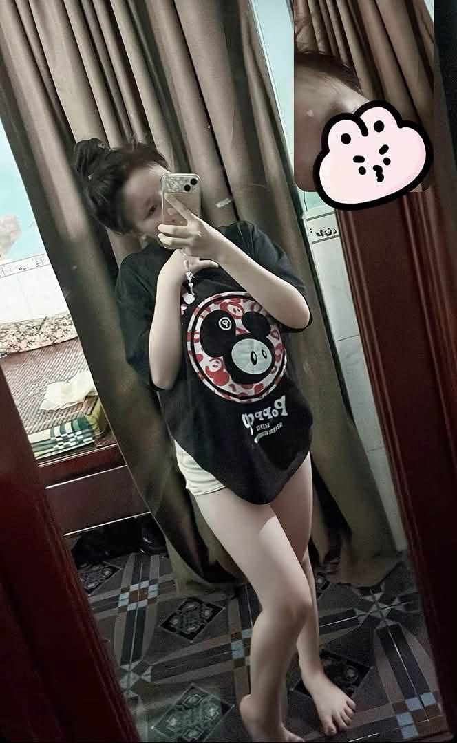 gaixinhhh09's tweet photo. Con đĩ Thảo Trinh k9, siêu ngon múp bị mấy ông chú lớn tuổi xàm sỡ rồi some phát khóc https://t.co/NecssYyehs