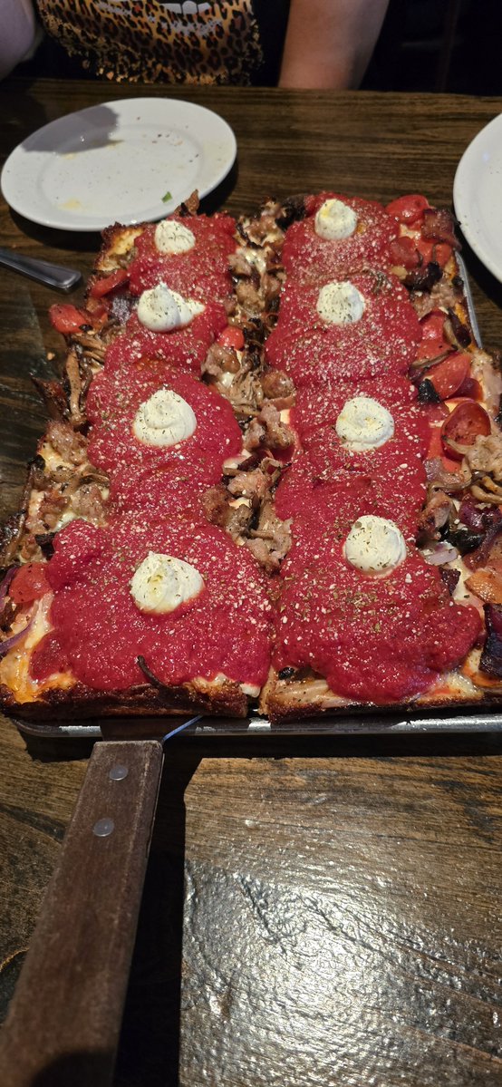 RevRunLineD's tweet photo. Pizza Rock 😋😋😋 https://t.co/CnV4TC97Xq