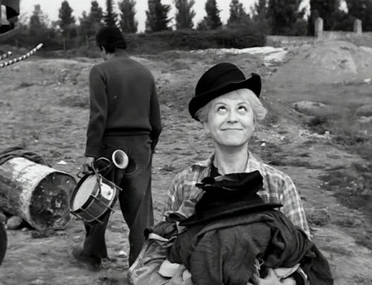 FrameLore's tweet photo. What happens to innocence in a cruel world?

La Strada is one of Fellini’s most heartbreaking films . Gelsomina’s innocence makes the film beautiful but also devastating .

🎬 La Strada (1954)
Federico Fellini
#LaStrada #FedericoFellini https://t.co/VKgGBj5iBh