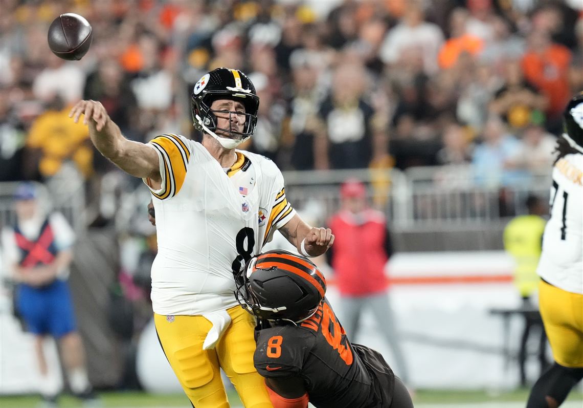 PolymarketBlitz's tweet photo. 🚨WILD: The Browns entered last night having gone 48 STRAIGHT GAMES without allowing a 300-yard passer.

Aaron Rodgers finished with…

299 passing yards https://t.co/N3Xdue8jac