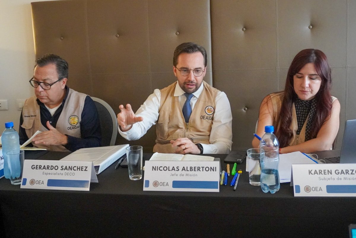 OEA_oficial's tweet photo. El Jefe de la Misión de la #OEAenParaguay, @N_Albertoni se reunió con el equipo de especialistas para conocer diferentes aspectos sobre el trabajo de la Misión de cara a las #EleccionesMunicipales2026. 🇵🇾🗳️
La Misión es posible gracias a las contribuciones financieras de Brasil 🇧🇷, República Dominicana 🇩🇴, Panamá 🇵🇦 y Estados Unidos 🇺🇸. #MOE_OEA
