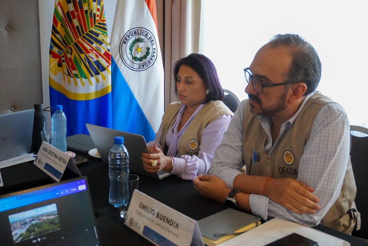 OEA_oficial's tweet photo. El Jefe de la Misión de la #OEAenParaguay, @N_Albertoni se reunió con el equipo de especialistas para conocer diferentes aspectos sobre el trabajo de la Misión de cara a las #EleccionesMunicipales2026. 🇵🇾🗳️
La Misión es posible gracias a las contribuciones financieras de Brasil 🇧🇷, República Dominicana 🇩🇴, Panamá 🇵🇦 y Estados Unidos 🇺🇸. #MOE_OEA