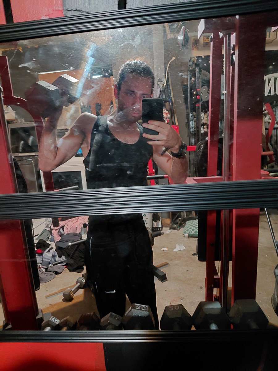 shadowcool29481's tweet photo. 🙂😎😌🏋🏻‍♂️ https://t.co/xESIo00ndl