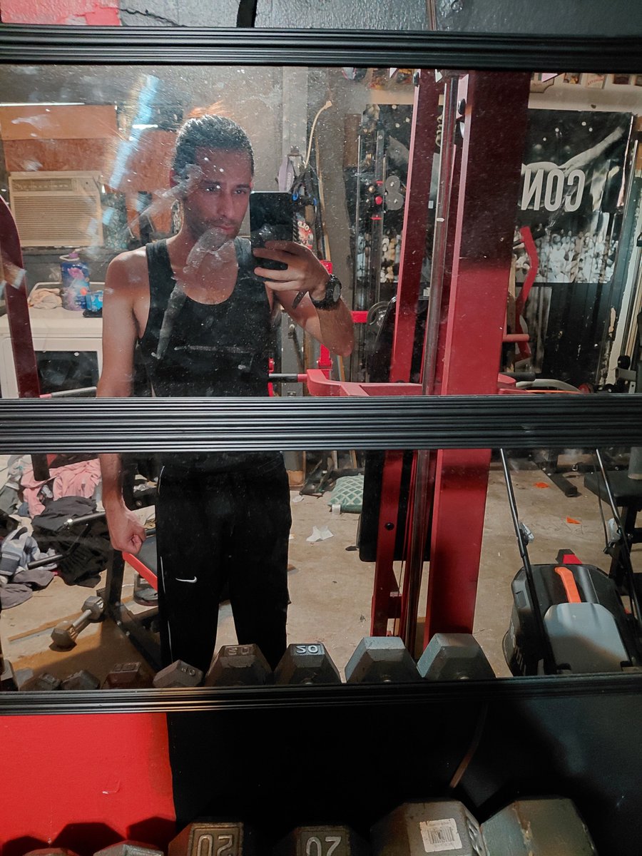 shadowcool29481's tweet photo. 🙂😎😌🏋🏻‍♂️ https://t.co/xESIo00ndl