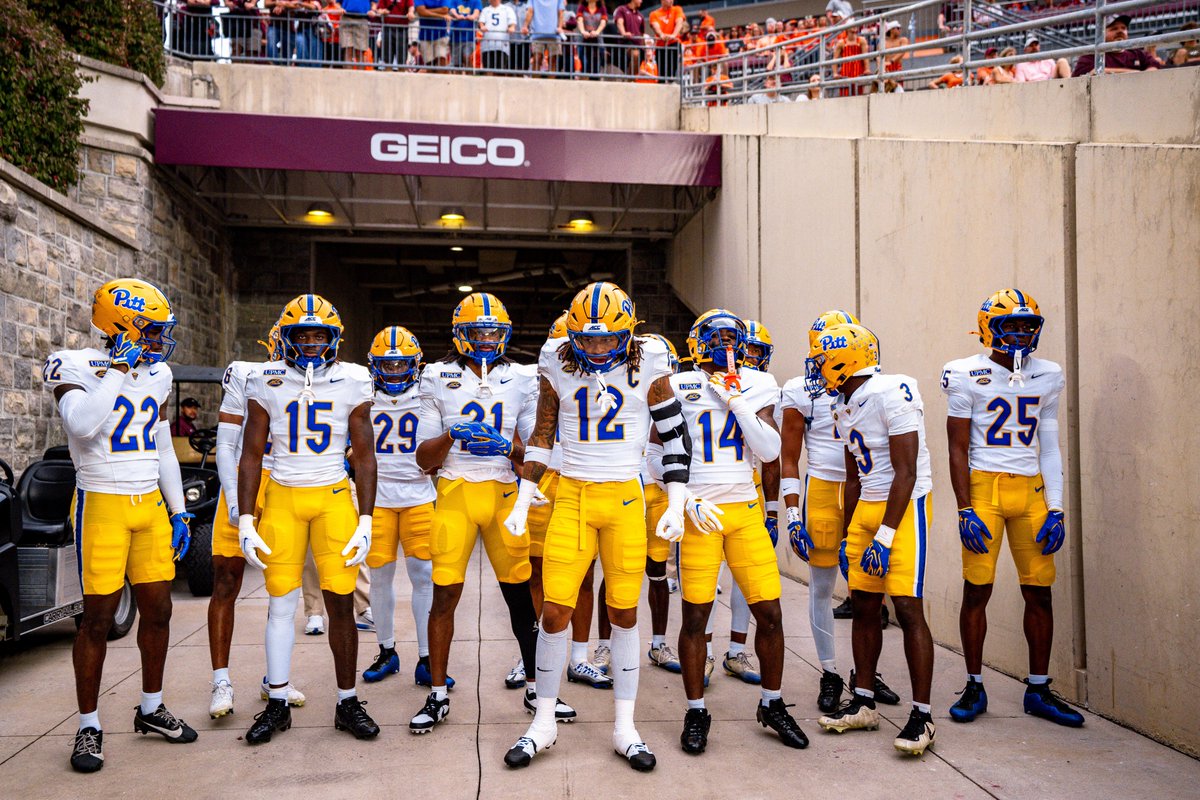 Pitt_FB's tweet photo. The guys. https://t.co/BJq6I0BIOz