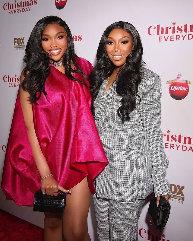 Bigdaddyvinz_'s tweet photo. 47-year-old Brandy with her 24-year-old daughter… you’d think they are sisters🖤 https://t.co/aIWWg3veSG