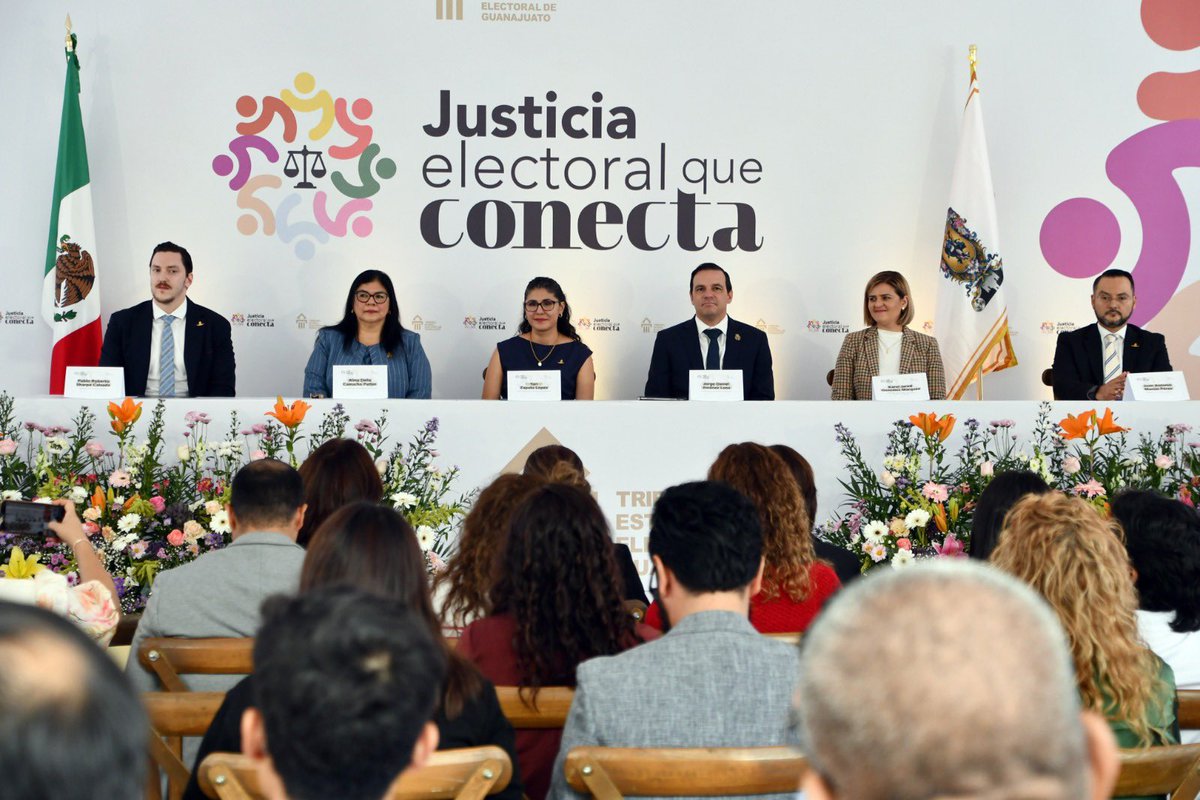 PRODHEG's tweet photo. Reconocemos la labor de quienes forman parte del equipo del @TEEGTO.

Su esfuerzo ha logrado acercar la justicia a la ciudadanía y promover la defensa y difusión de los derecho político-electorales.

¡Sigamos trabajando en equipo por una cultura de respeto a los derechos humanos! https://t.co/CIthQrG9wc