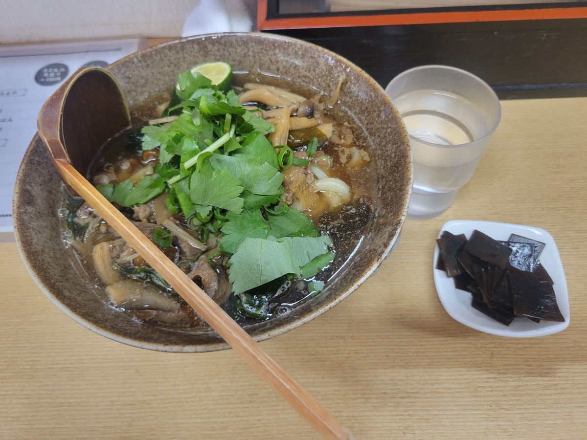 MamoruJokey's tweet photo. 今週末の朝うどんは、釜揚げうどん一紀にて限定の肉きのこうどん🍄🍜
今日のヲタ活は、Fille mimiの2周年ワンマンライブです。
ふぃーみに行くようになって、来月でやっと一年なのでまだまだ新参者です(笑)
#ふぃーみ 
#音芽つぐみにみずやりたい https://t.co/Zr75ICur18