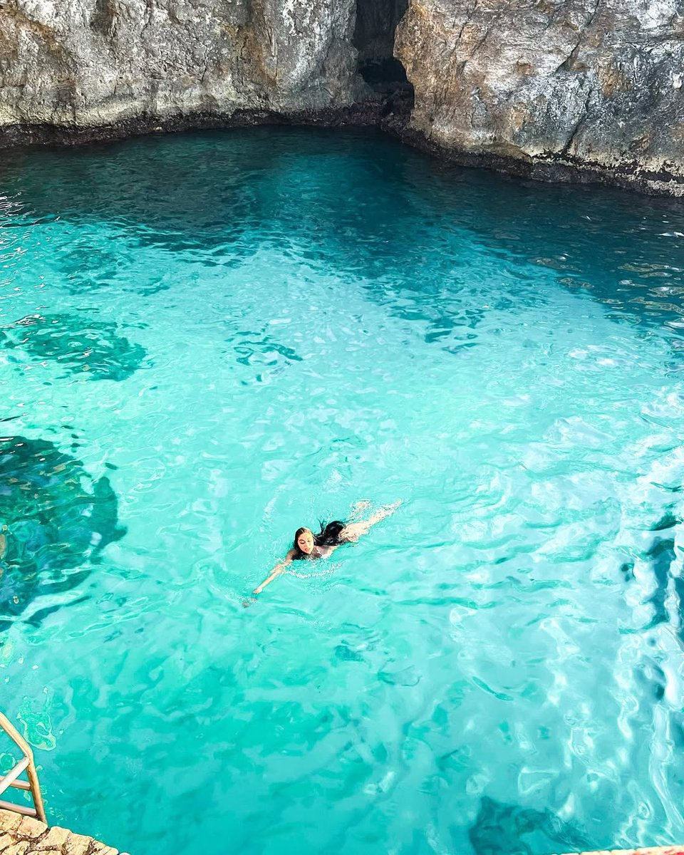 SRamirez44302's tweet photo. If you have ever been to Rick's Cafe in Negril, Jamaica, you know it is always packed. I actually got to enjoy a swim there entirely by myself. https://t.co/x44NGDSr60